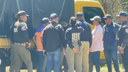 Magistrada Olga Diná llega a zona donde buscan a Yoneli Álvarez y se retira sin ofrecer declaraciones Magistrada Olga Diná llega a zona donde buscan a Yoneli Álvarez y se retira sin ofrecer declaraciones