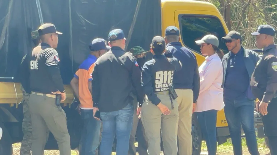 Magistrada Olga Diná llega a zona donde buscan a Yoneli Álvarez y se retira sin ofrecer declaraciones Magistrada Olga Diná llega a zona donde buscan a Yoneli Álvarez y se retira sin ofrecer declaraciones