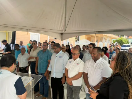 Dos familias de Sánchez reciben nuevas viviendas en una jornada cargada de emoción Dos familias de Sánchez reciben nuevas viviendas en una jornada cargada de emoción