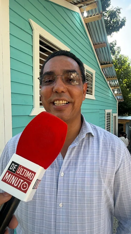 Agustín Tavárez destaca entrega de dos viviendas en Sánchez y resalta acciones del Gobierno