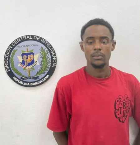 DINTEL arresta a tres personas y ocupa presuntas drogas y un arma de fuego en Sabana Perdida DINTEL arresta a tres personas y ocupa presuntas drogas y un arma de fuego en Sabana Perdida