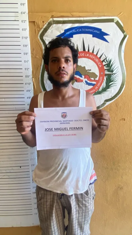DNCD apresa en Santiago a joven con 71 porciones de presunta cocaína; tenía 11 registros previos DNCD apresa en Santiago a joven con 71 porciones de presunta cocaína; tenía 11 registros previos