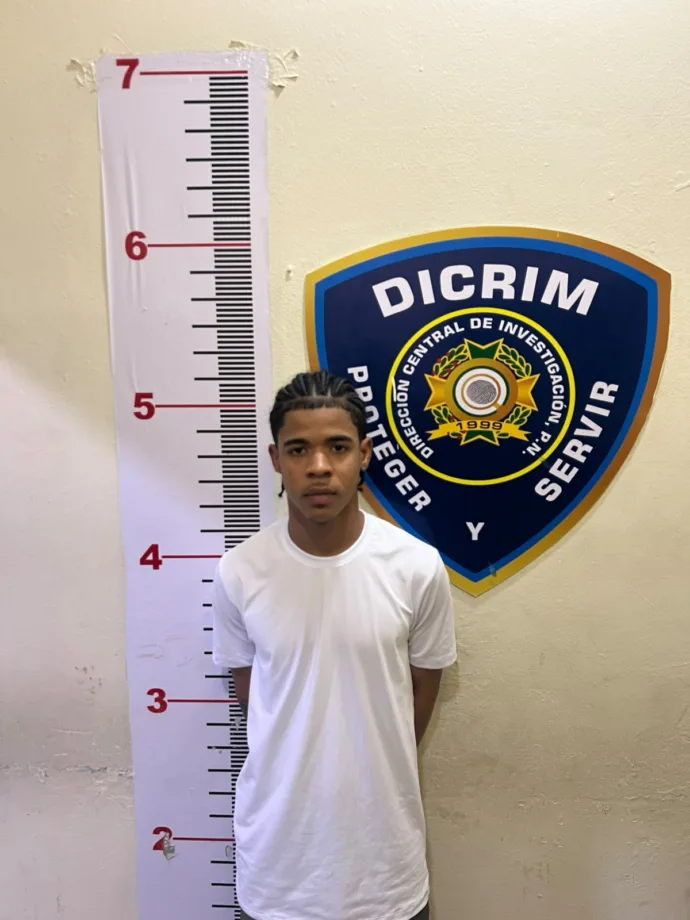 Hombre buscado por tentativa de homicidio se entrega tras asedio policial en La Vega