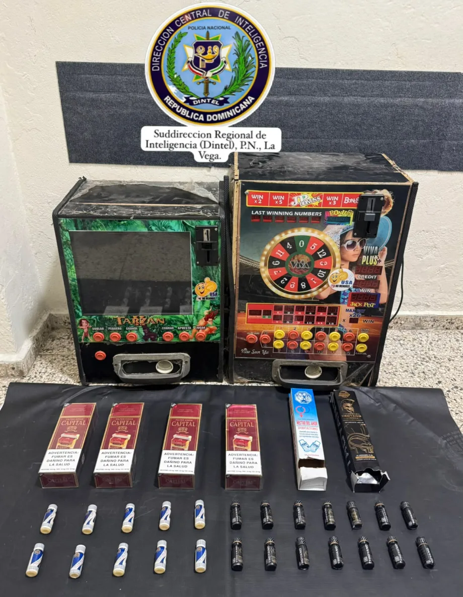 Policía ocupa 800 cigarrillos y máquinas tragamonedas