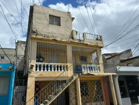 Vecinos lamentan muerte de mujer asesinada en Los Mina