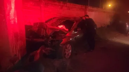 Mujer muere tras jepeta chocar contra poste en Santiago
