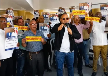 Mochotran pide a Abinader licencias para ampliar corredores