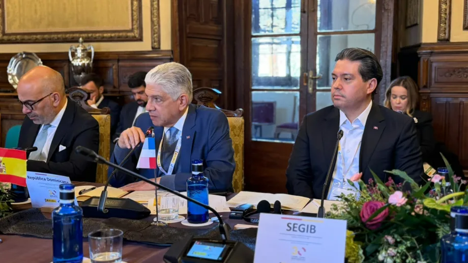 Estrella destaca inversiones en transporte durante cumbre