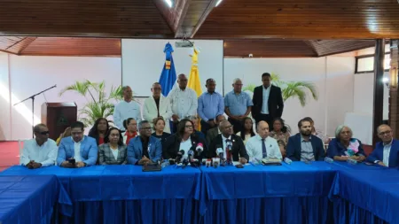 Presidente del CMD amenaza con “tirar trapitos al sol”