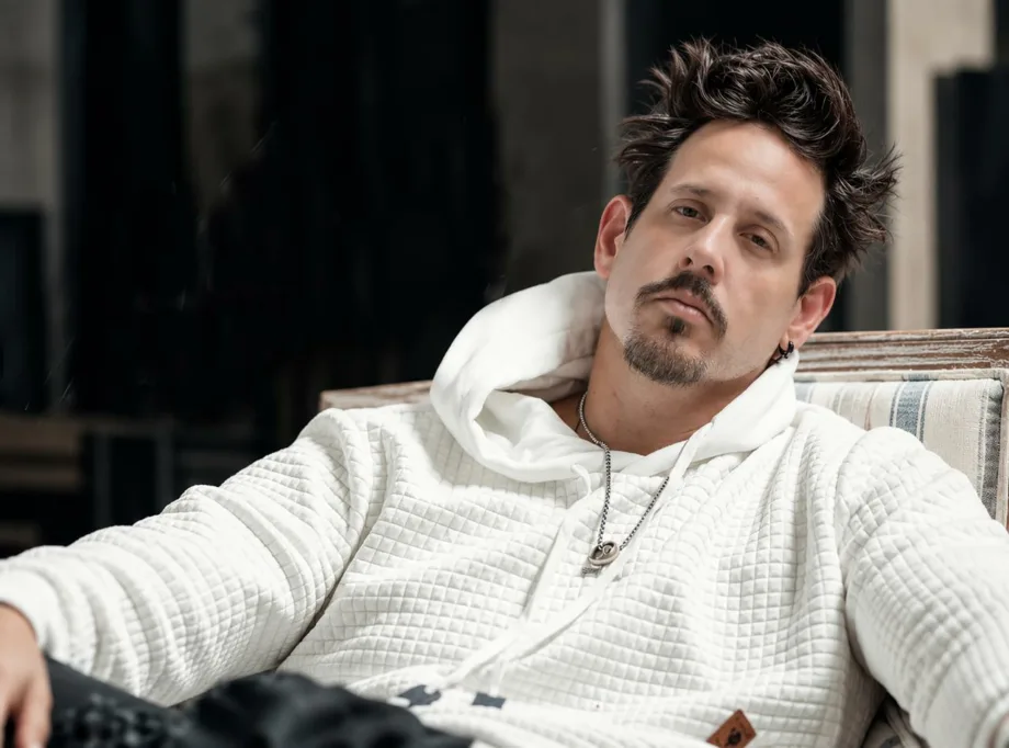 Mario Ceara regresa a la música con “Y es que tú”
