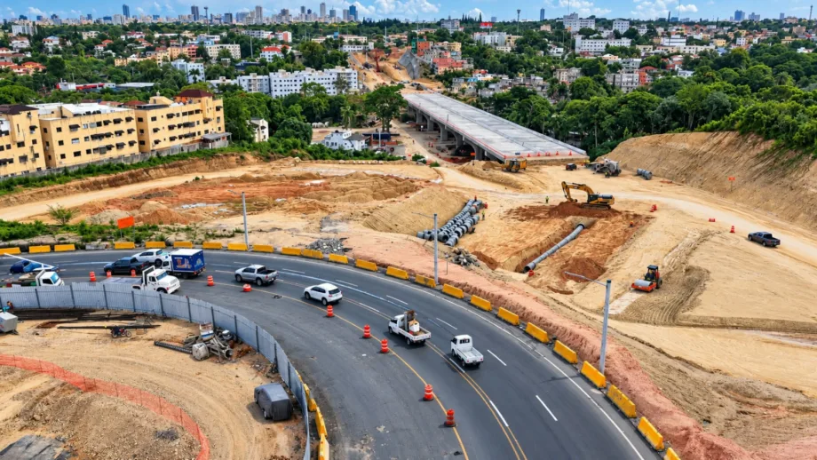 República de Colombia: avanzan viaducto y túnel