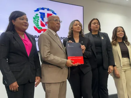 Depositan proyecto de Ley Mirabal contra la violencia