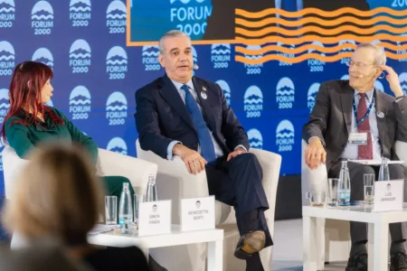 Abinader destaca avances democráticos de RD en Praga