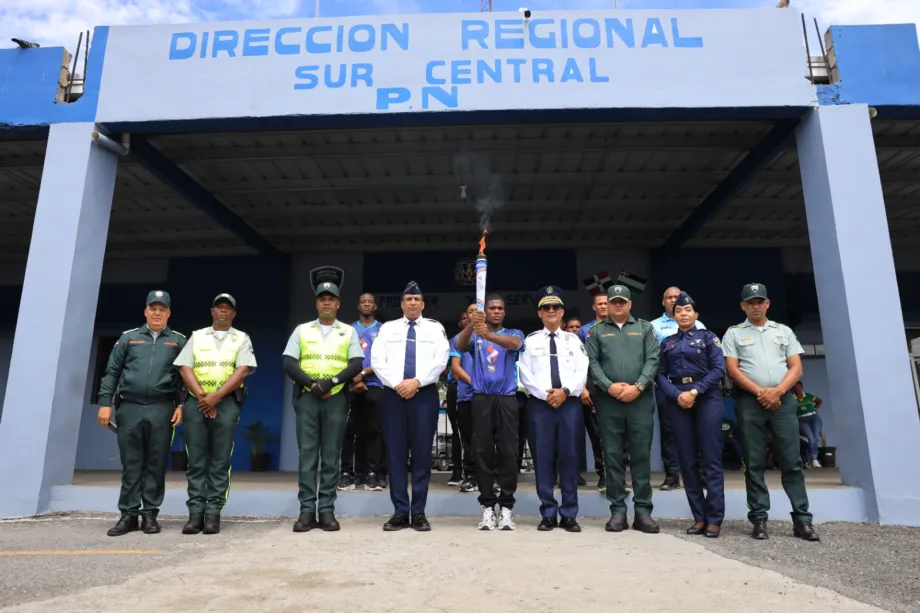 Juegos Policiales: boxeadores relevan antorcha en Baní