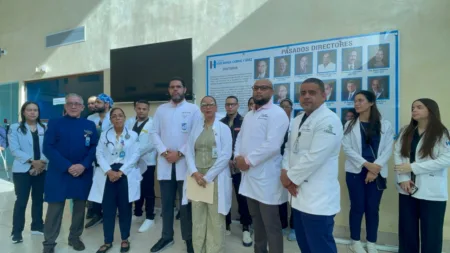 Paro médico en Santiago por carencias hospitalarias
