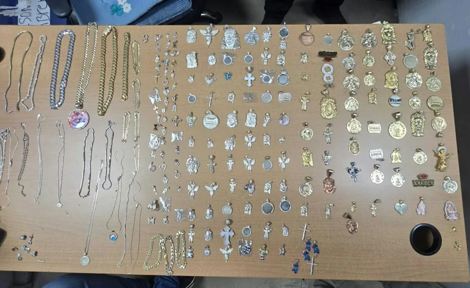 Robo joyería: recuperan prendas en Santiago