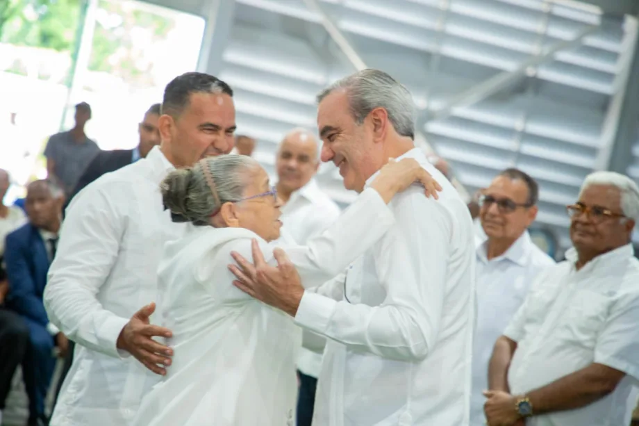 Abinader retoma agenda nacional con entrega de obras 2026