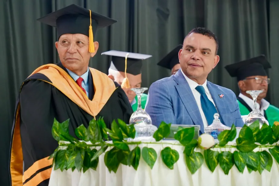Julio Landrón destaca formación de profesionales en UTECO