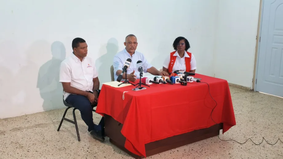 Sacerdote denuncia apagones, falta de agua e inseguridad en escuelas de Santo Domingo