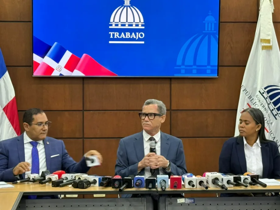 Ministerio de Trabajo inspecciona y sanciona 101 tiendas de inversionistas chinos por numerosas violaciones laborales