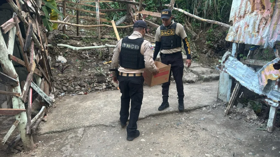 DNCD arresta a 12 personas y ocupa drogas en operativos en San Cristóbal, Peravia y Azua