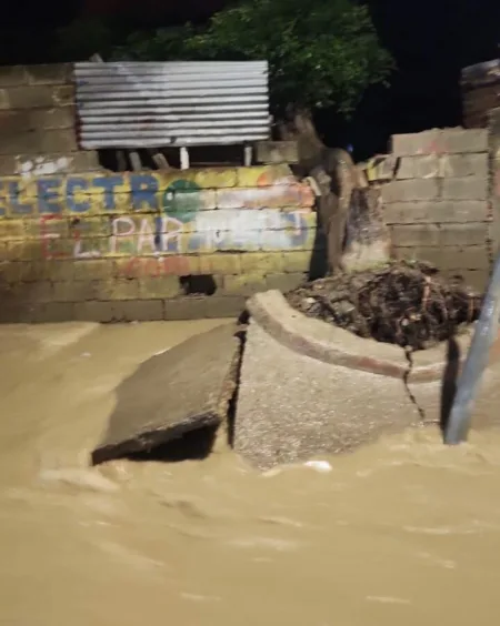 Inundaciones en Santiago afectan viviendas y calles por segundo día consecutivo