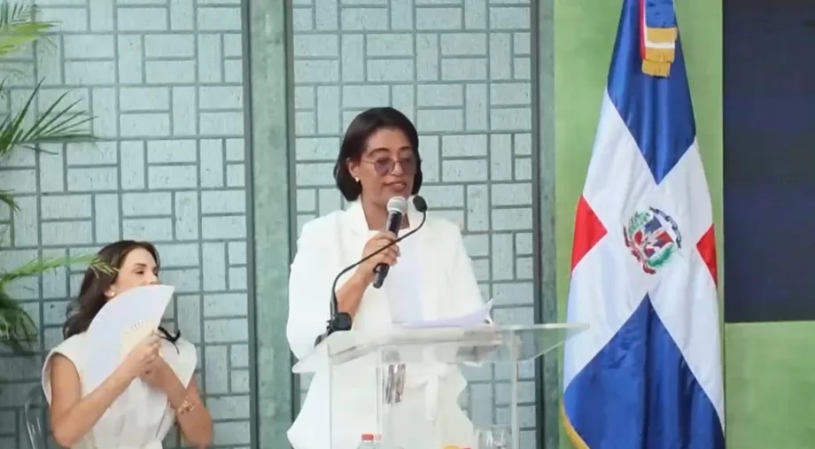 Gobernadora de La Altagracia destaca seguridad y valor religioso de las aceras de la Basílica de Higüey