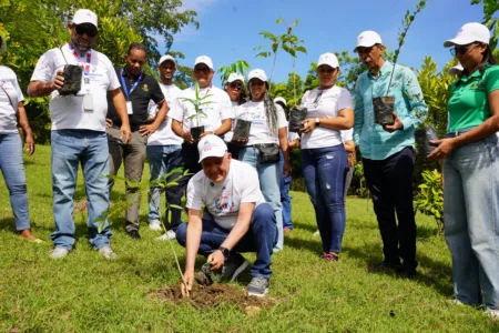 Voluntariado de los Centros Tecnológicos Comunitarios realiza jornada de reforestación