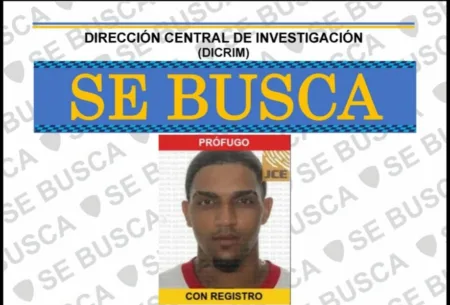 Policía apresa a “Burichanga” y “Popolita” por presunto robo en joyería de Santiago valorado en RD$1.4 millones Policía apresa a “Burichanga” y “Popolita” por presunto robo en joyería de Santiago valorado en RD$1.4 millones