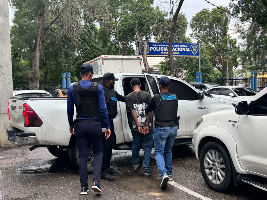 Menor de 17 años se entrega por muerte de sargento del DICRIM en Santiago