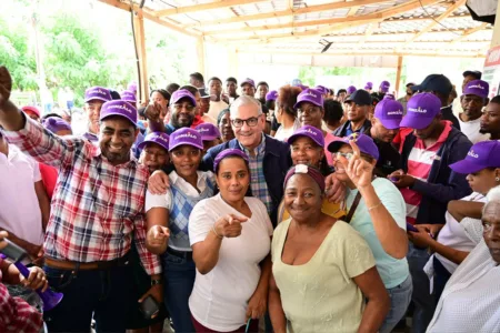 Gonzalo recorre siete localidades de Hato Mayor y reafirma que gobernar es resolver