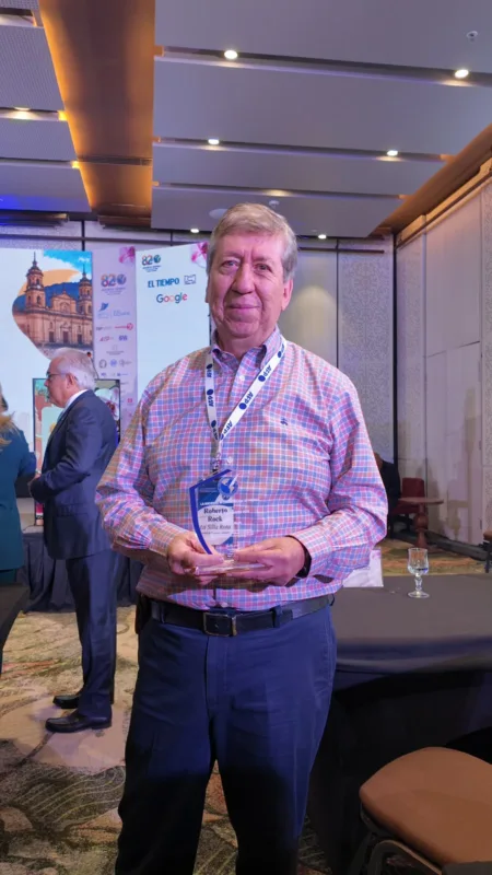 La SIP entrega su Premio Presidencial a Roberto Rock: “No tenemos miedo, vamos a seguir aquí por mucho tiempo más”