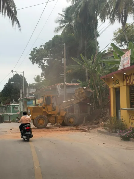 Solicitan al SEMPA inspeccionar trabajos de movimiento de tierra en la carretera Samaná-Las Galeras