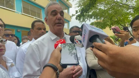 Abinader hablará con Bukele este lunes y refuerza la frontera sur ante la crisis haitiana