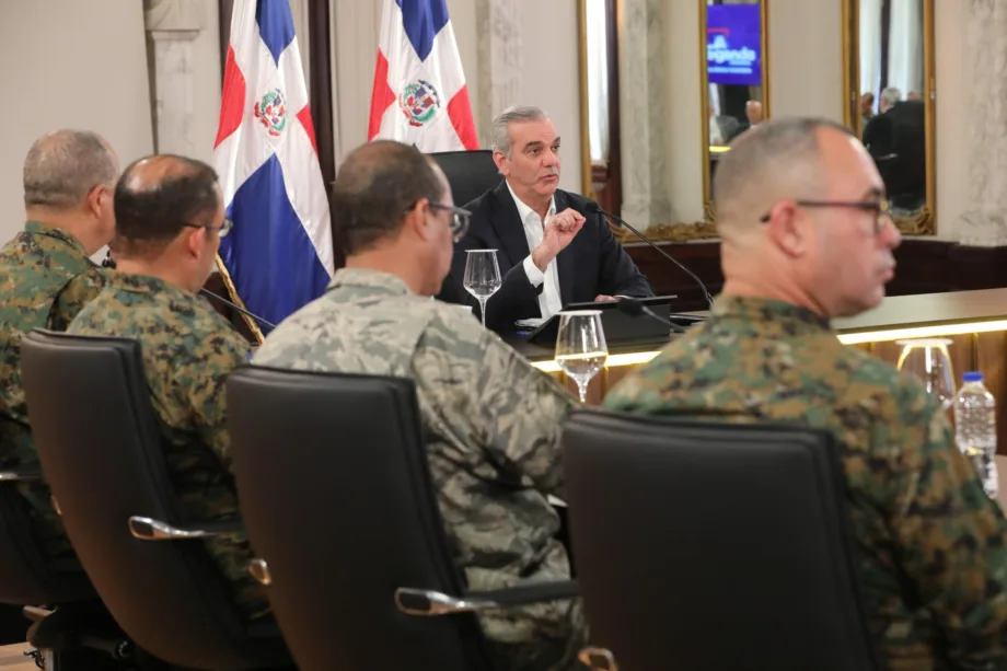 Abinader advierte que no permitirá bandas haitianas a menos de 20 kilómetros de la frontera dominicana