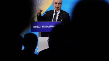 Precios de los combustibles no volverán a niveles previos a la guerra en 2027, advierte la AIE