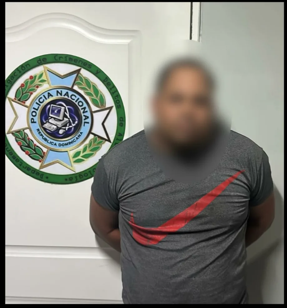 Policía ocupa 22 tarjetas bancarias y RD$58 mil a hombre acusado de cambiazo en cajeros de Santiago