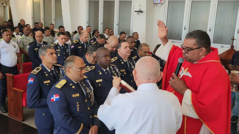 Fe y compromiso de servicio: Policía Nacional reúne a sus miembros en Bonao durante celebración religiosa