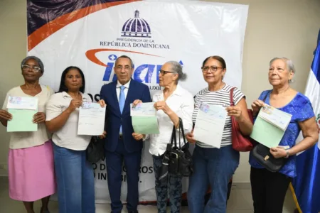 INAVI entrega más de RD$3 millones en indemnizaciones a 800 exservidores públicos