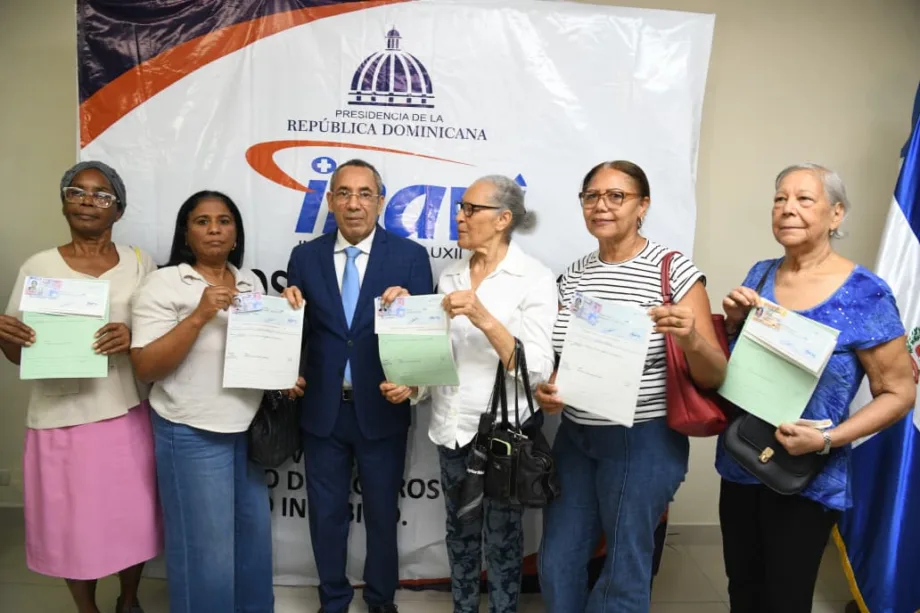 INAVI entrega más de RD$3 millones en indemnizaciones a 800 exservidores públicos