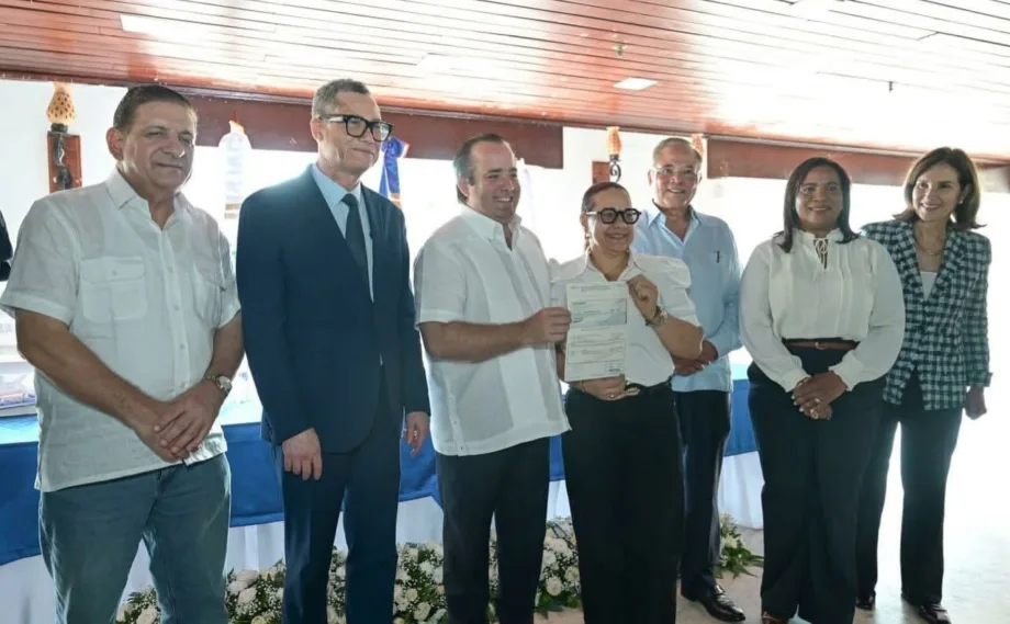 Gobierno entrega RD$360 millones para pagar prestaciones laborales a exempleados de Falcondo