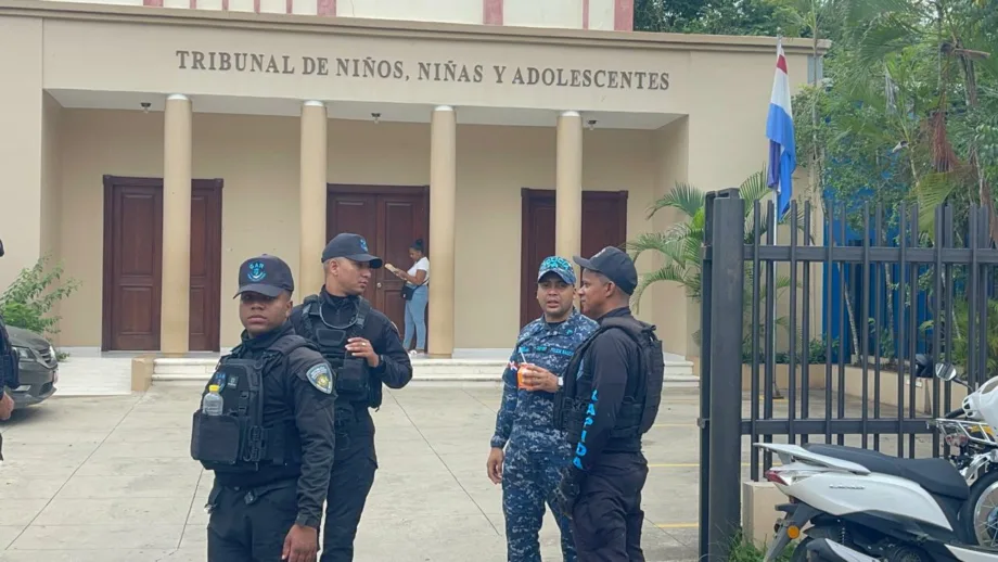 Imponen tres meses de prisión preventiva a adolescente por muerte de sargento en Santiago