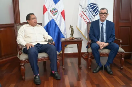 Ministro de Trabajo coordina acciones para mejorar condiciones laborales en bancas de lotería
