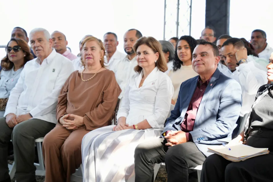 Raquel Peña destaca gestión de Julio Landrón al frente del SNS