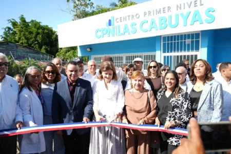 Raquel Peña y director del SNS entregan remozado Centro de Primer Nivel Las Cabuyas, en La Vega