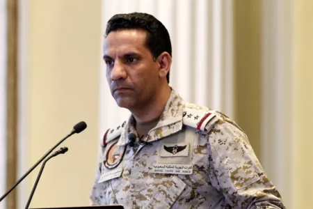 Arabia Saudí intercepta misiles y drones hutíes en medio 2026