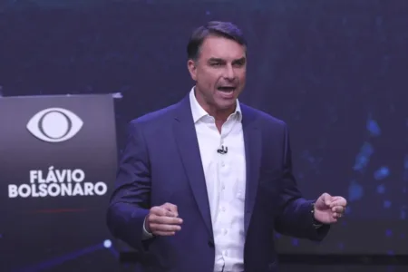 Flávio Bolsonaro apoya eliminar la edad mínima de responsabilidad penal para violadores