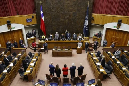 Senado de Chile aprueba proyecto que agiliza la expulsión de extranjeros en situación irregular