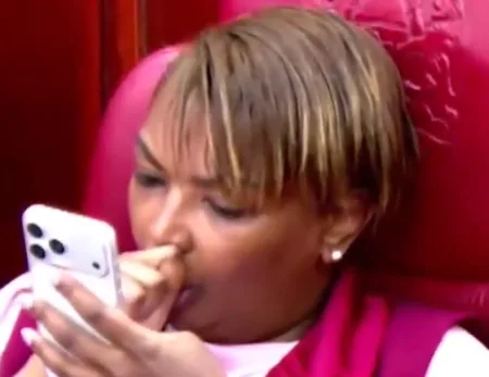 Video viral de una senadora mamando dedo