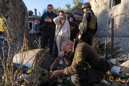 Ataques rusos dejan seis muertos en Ucrania y dañan el Puente Norte de Kiev